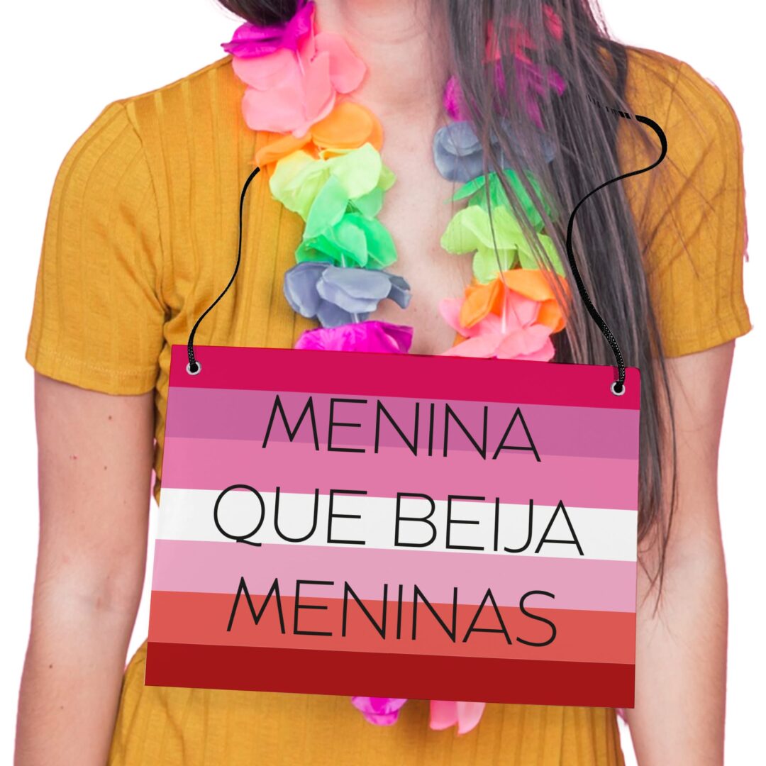 Placa Fantasia de Carnaval - LGBTQ - Menina Beija Meninas