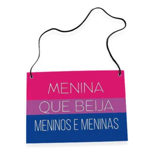 Placa Fantasia de Carnaval - LGBTQ - Menina Beija Meninos e Meninas