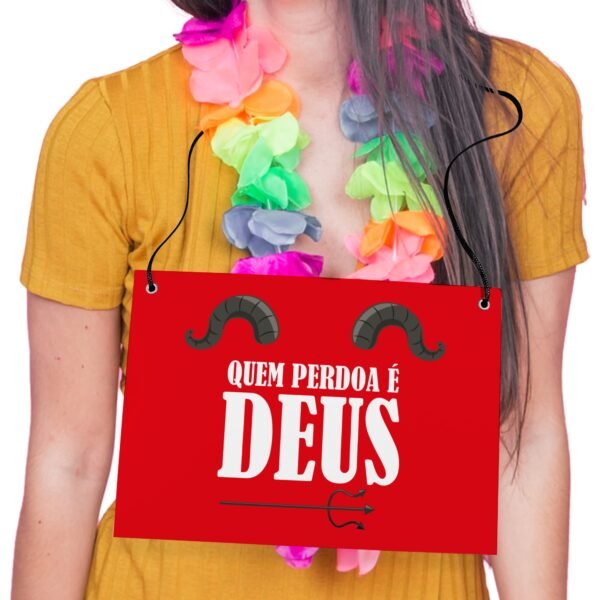 Placa Fantasia de Carnaval - Quem Perdoa é Deus - Imagem 2