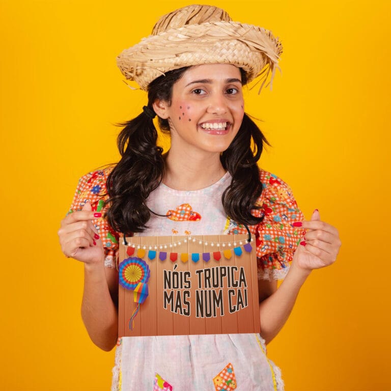 Placa Fantasia – Festa Junina – Nóis Trupica Mas Num Cai