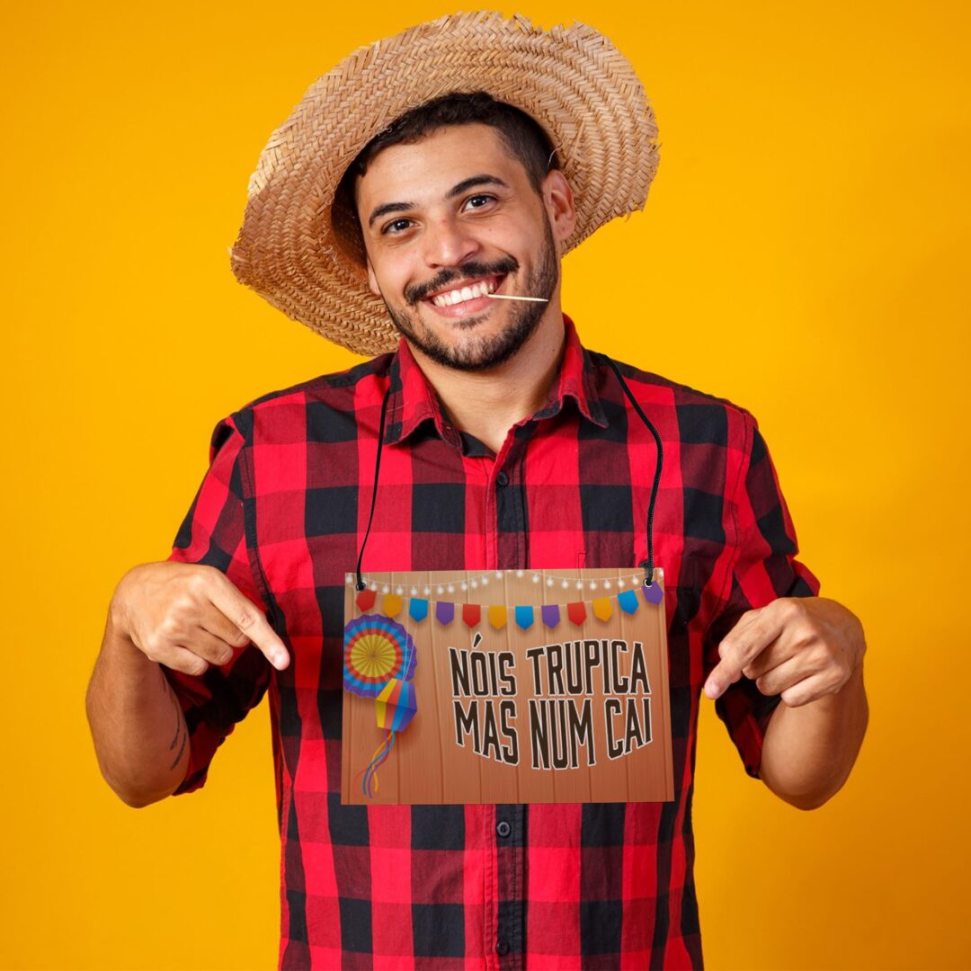 Placa Fantasia - Festa Junina - Nóis Trupica Mas Num Cai